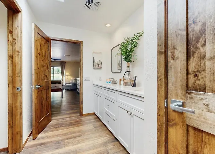 Oak Creek Gem * Sedona